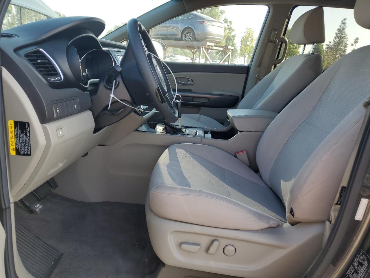 2017 KIA SEDONA LX - Image 7