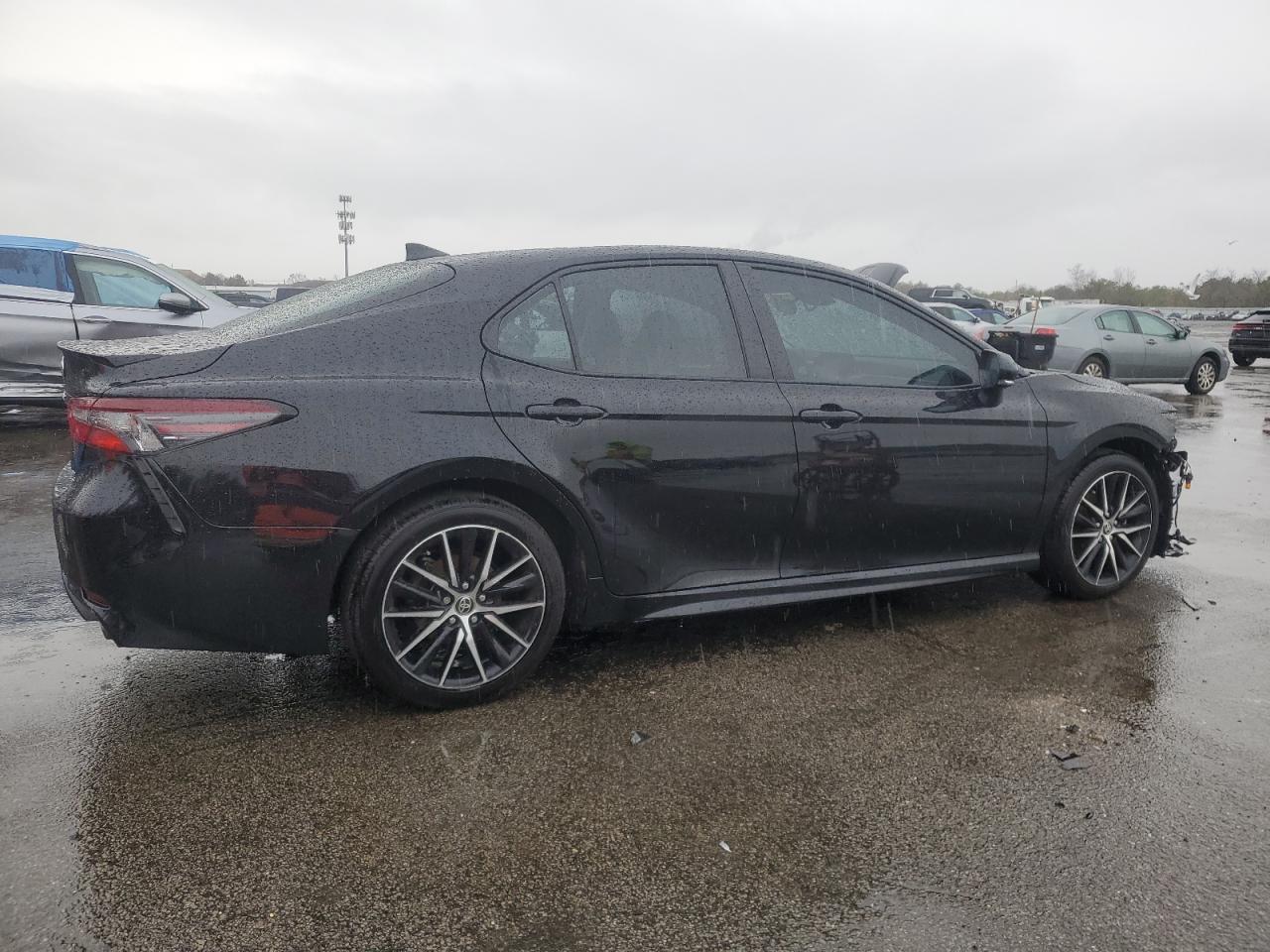 2021 TOYOTA CAMRY SE - Фото 3