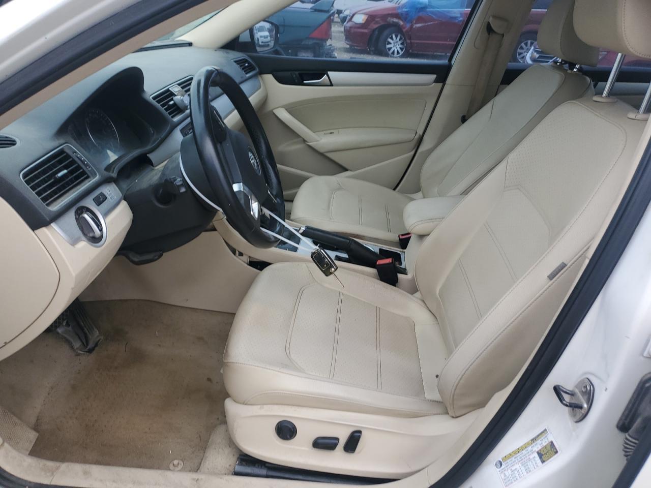2013 VOLKSWAGEN PASSAT SE - Image 7