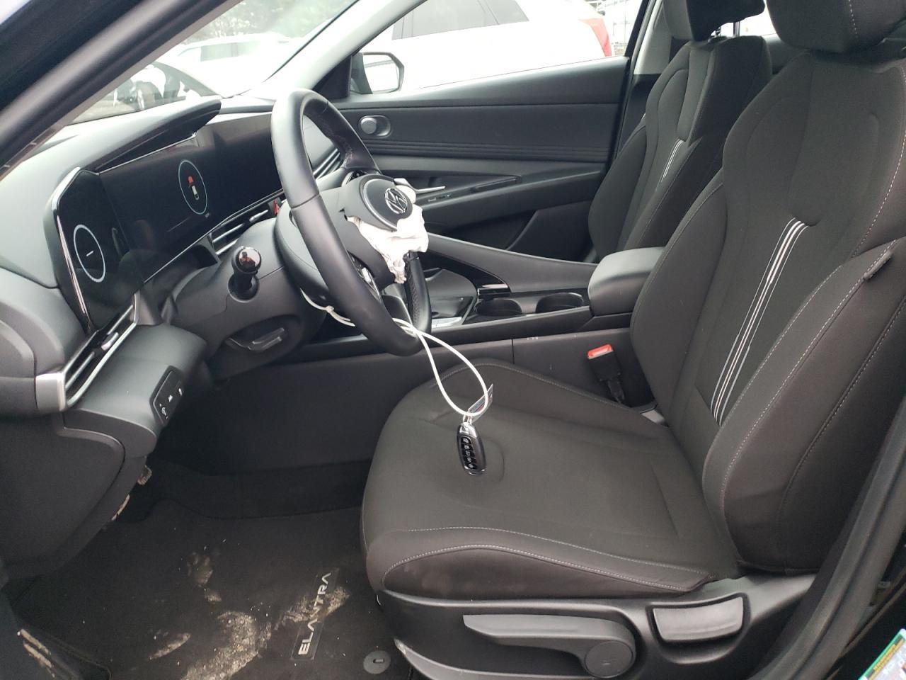 2023 HYUNDAI ELANTRA SE - Image 7