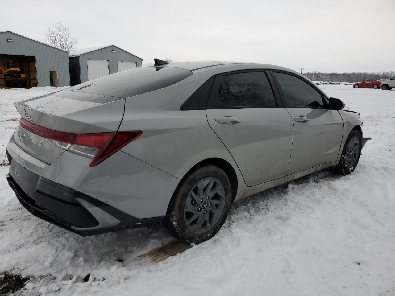 2024 HYUNDAI ELANTRA SE - Фото 3