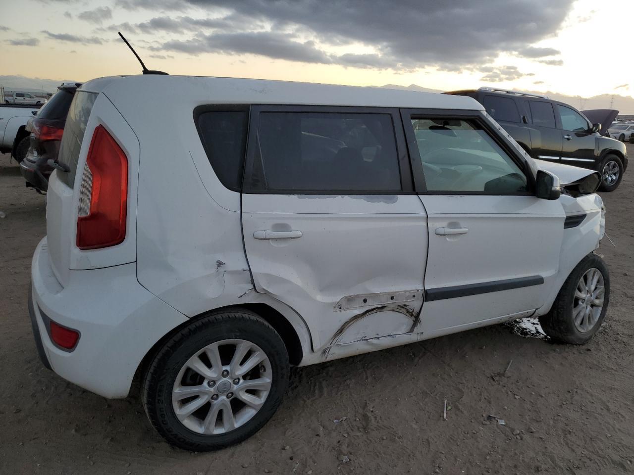 2013 KIA SOUL + - Image 3