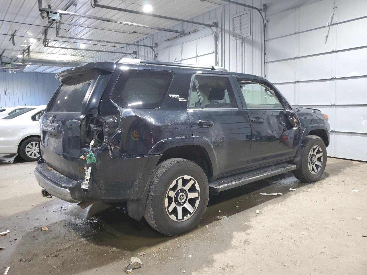 2019 TOYOTA 4RUNNER SR - Фото 3