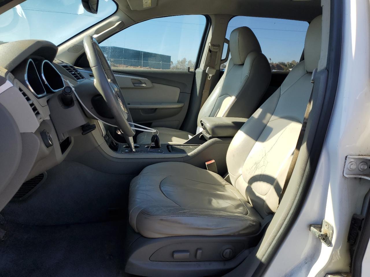 2011 CHEVROLET TRAVERSE L - Фото 7