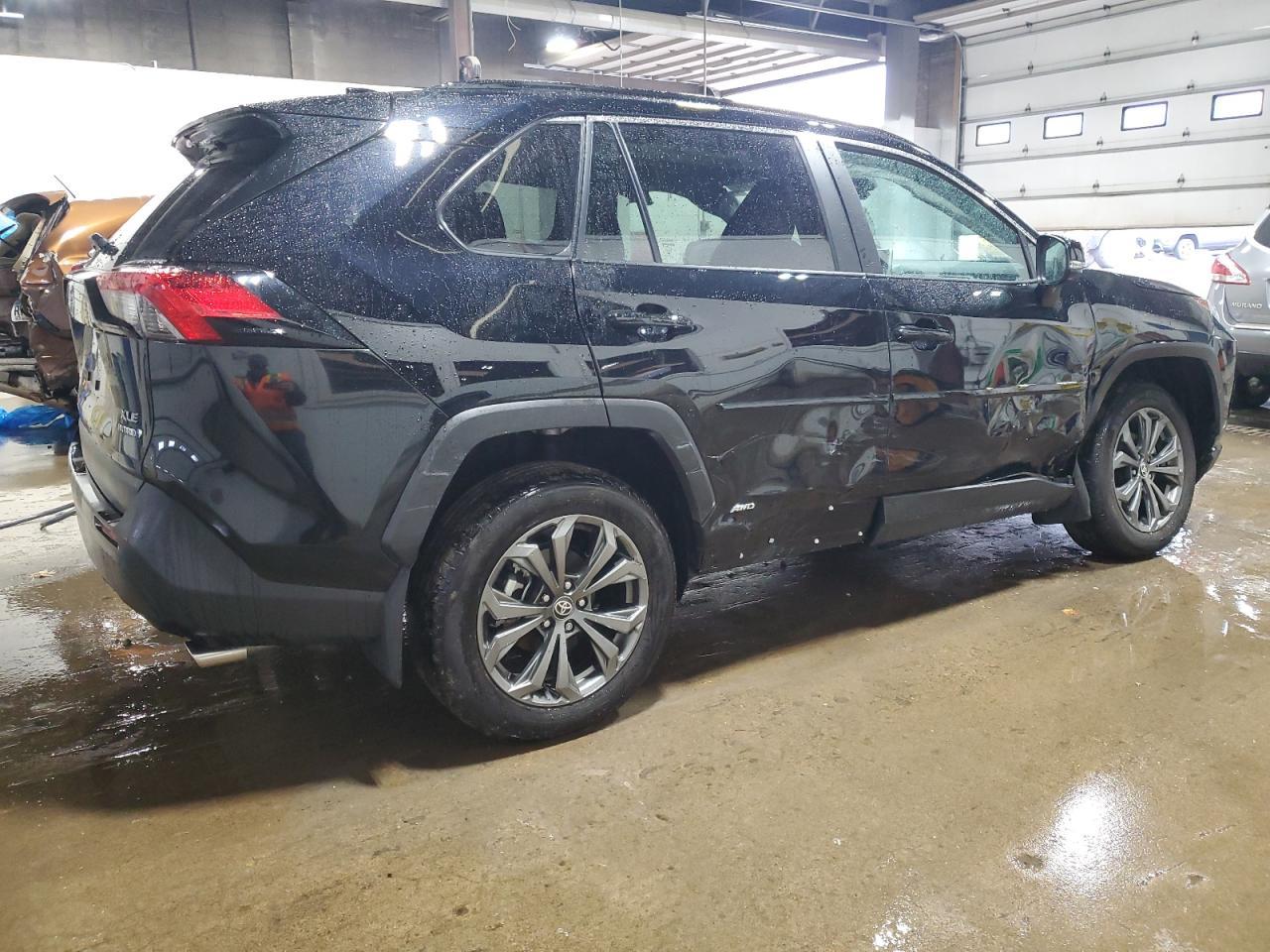 2024 TOYOTA RAV4 XLE P - Фото 3