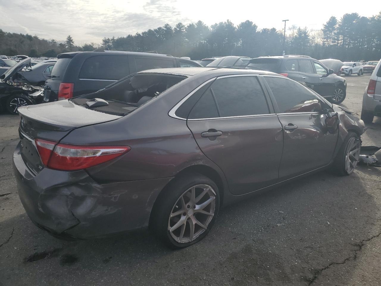 2017 TOYOTA CAMRY LE - Фото 3