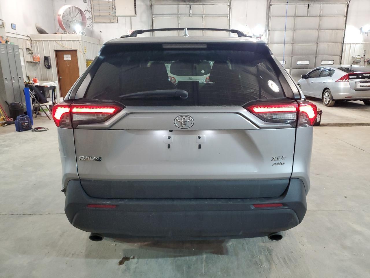 2020 TOYOTA RAV4 XLE - Image 6