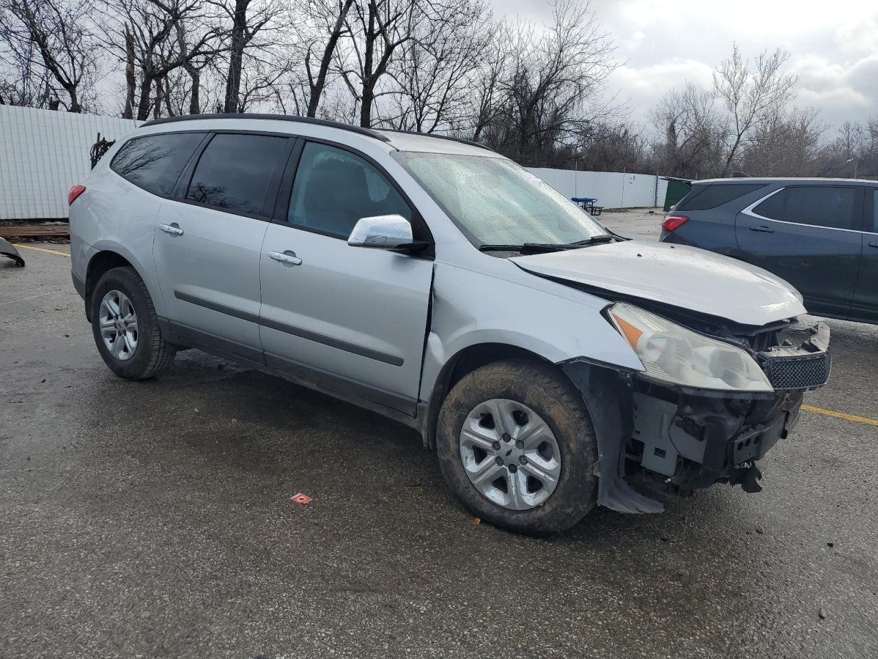 2011 CHEVROLET TRAVERSE L - Фото 4