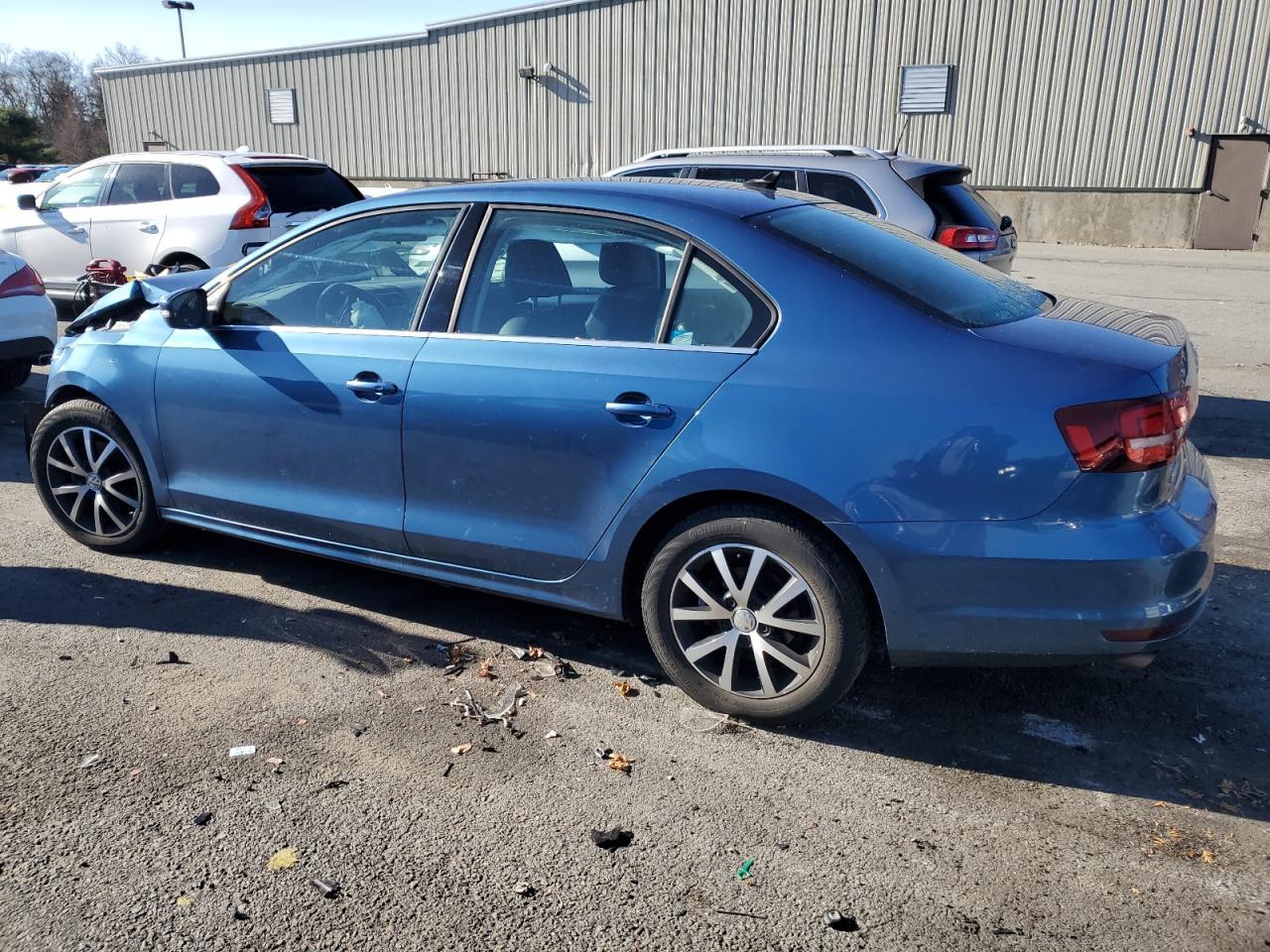 2017 VOLKSWAGEN JETTA SE - Image 2