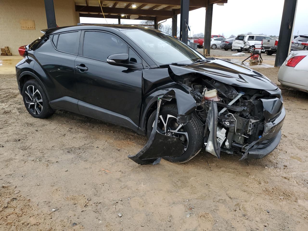2018 TOYOTA C-HR XLE - Image 4