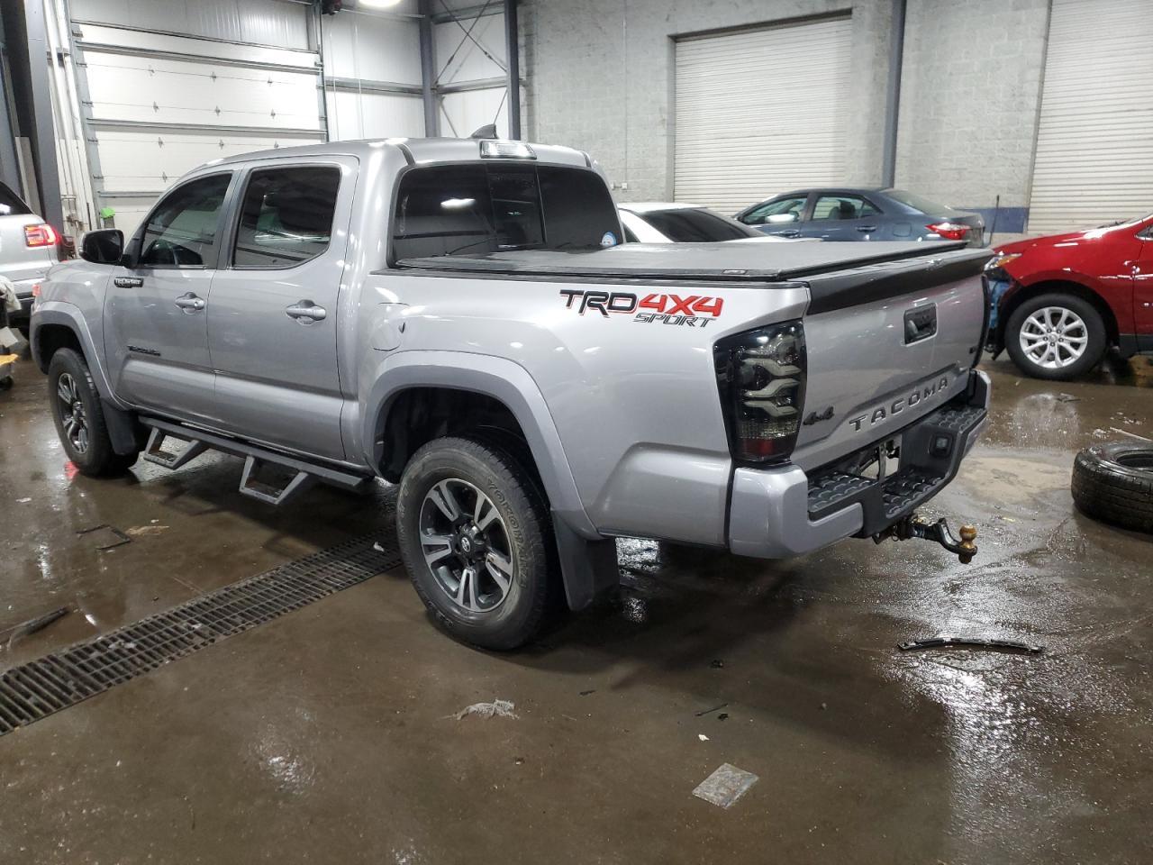 2017 TOYOTA TACOMA DOU - Фото 2