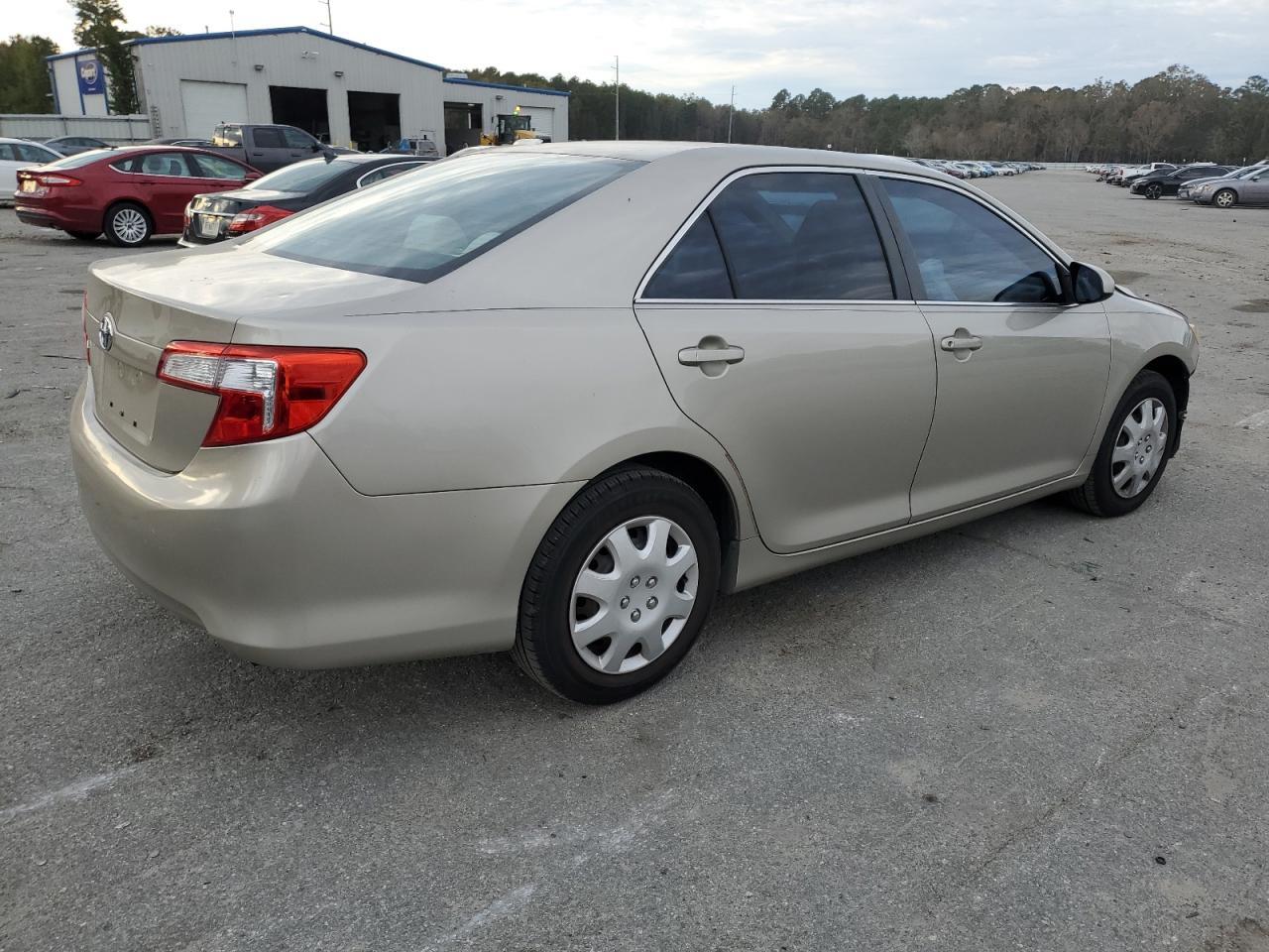 2013 TOYOTA CAMRY L - Фото 3