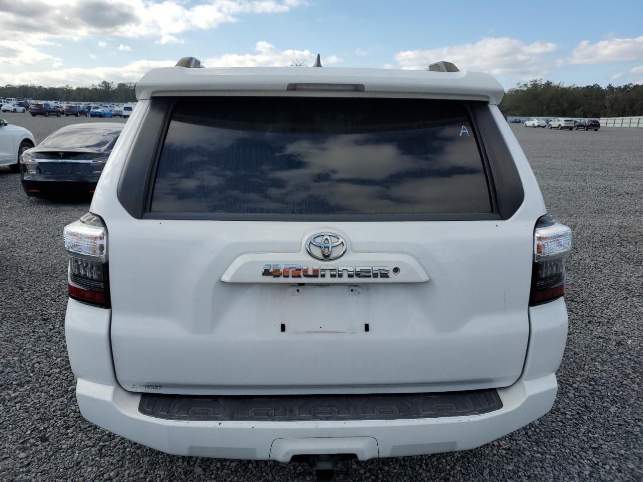 2019 TOYOTA 4RUNNER SR - Image 6