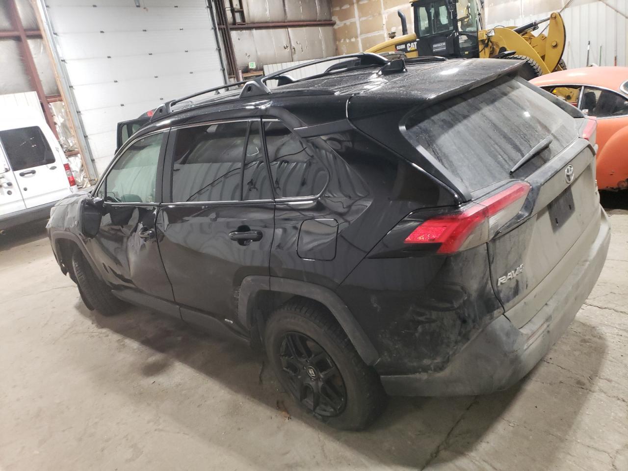 2021 TOYOTA RAV4 LE - Фото 2