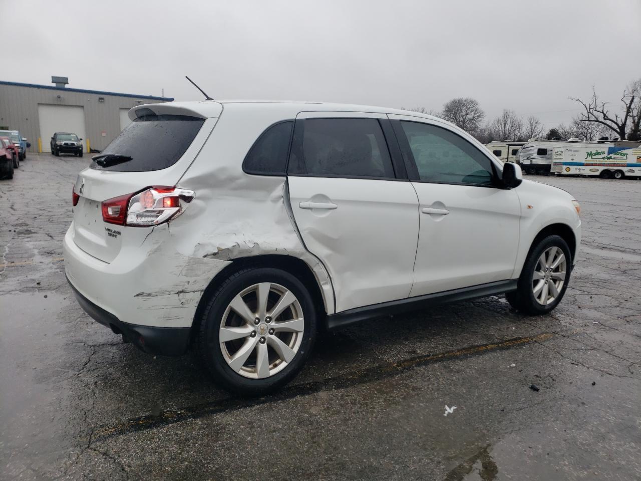 2015 MITSUBISHI OUTLANDER - Image 3