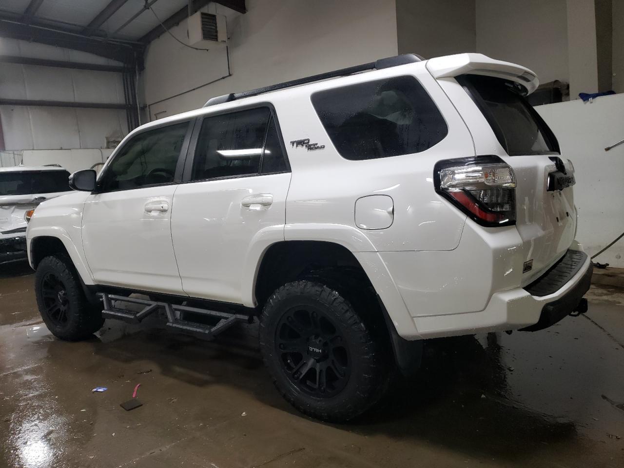 2019 TOYOTA 4 RUNNER - Фото 2