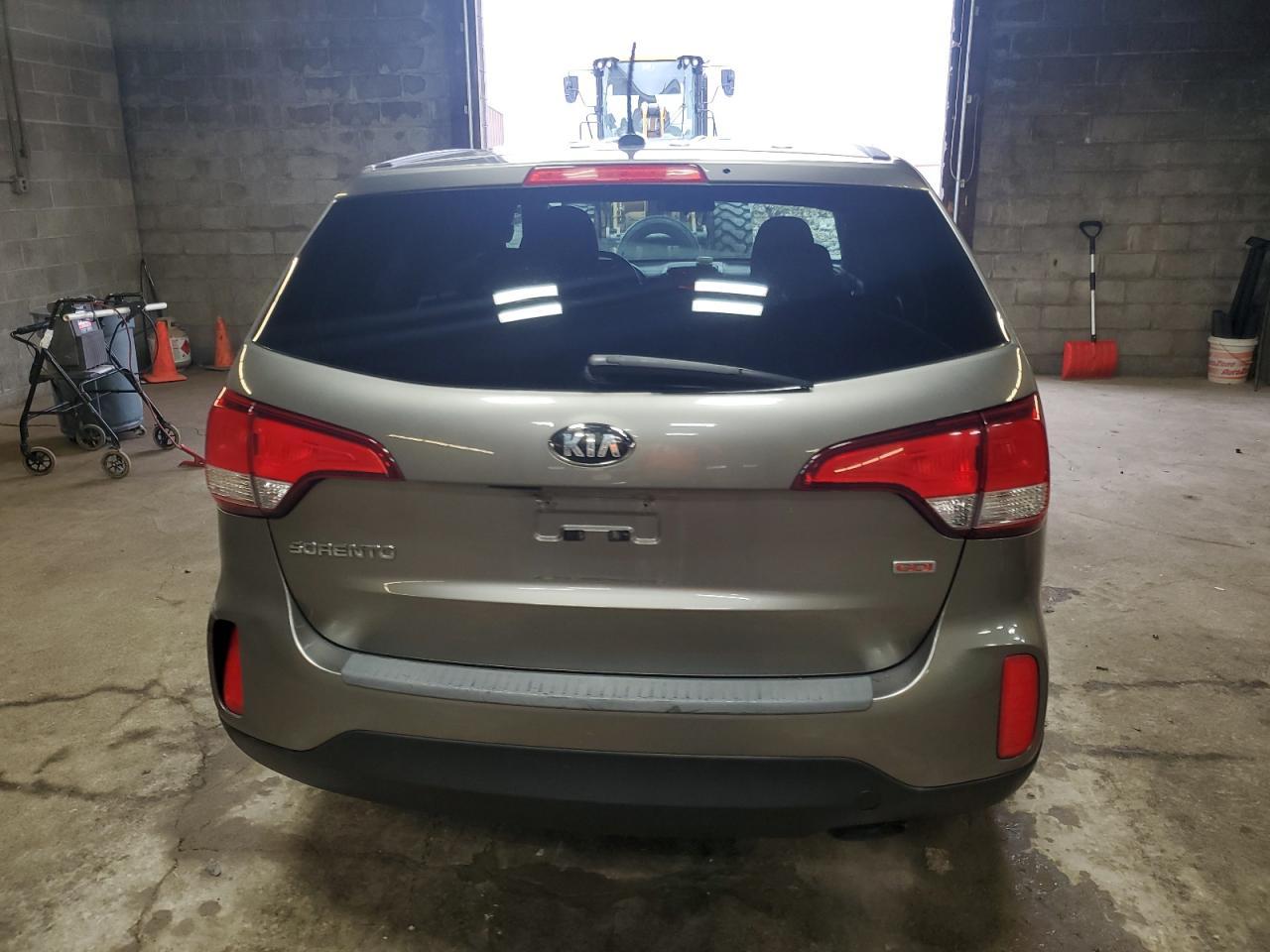 2015 KIA SORENTO LX - Image 6