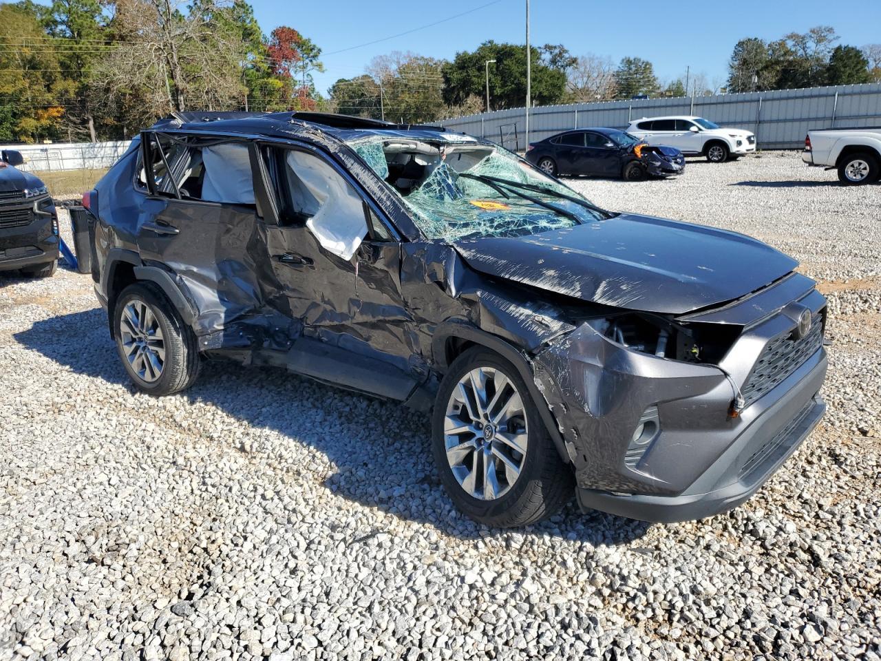 2020 TOYOTA RAV4 XLE P - Image 4