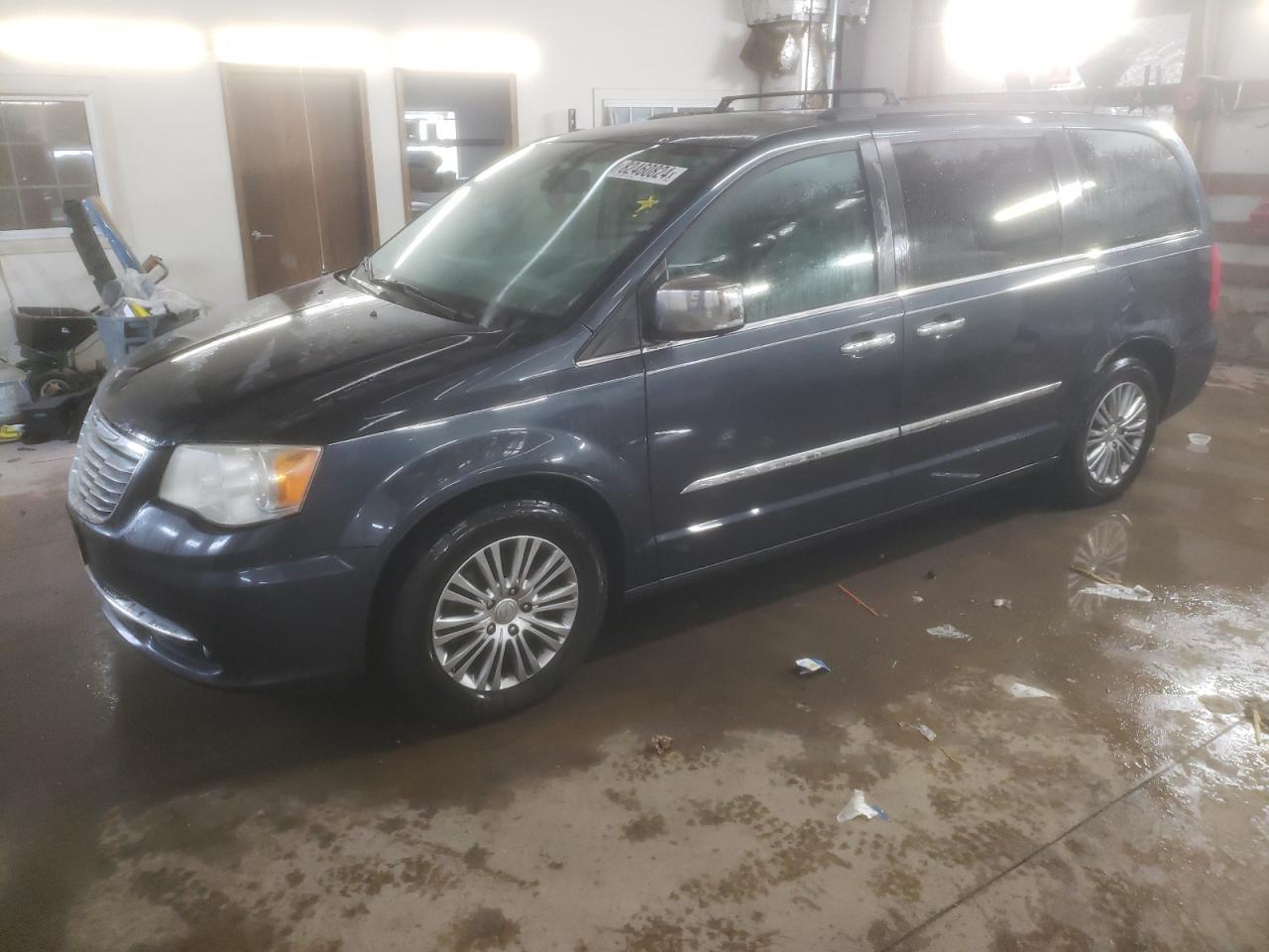 2014 CHRYSLER TOWN & COU