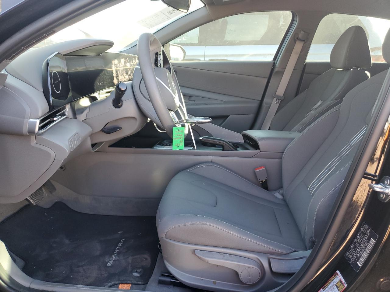 2024 HYUNDAI ELANTRA SE - Фото 7