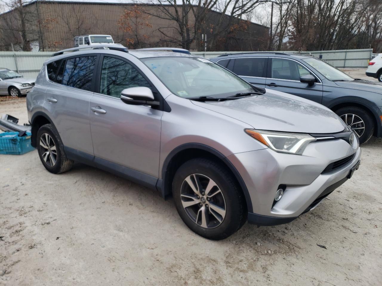 2017 TOYOTA RAV4 XLE - Фото 4