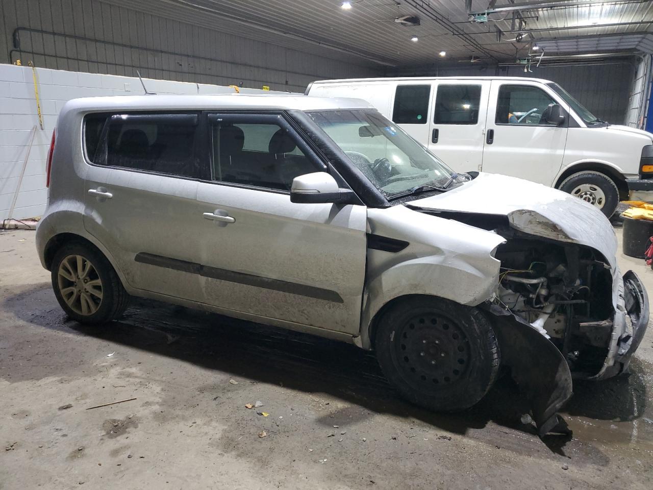 2013 KIA SOUL + - Image 4