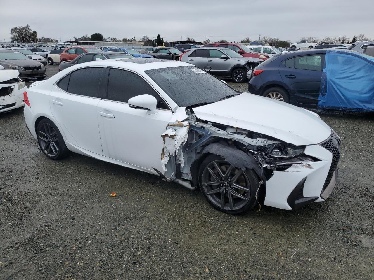 2017 LEXUS IS 200T - Фото 4