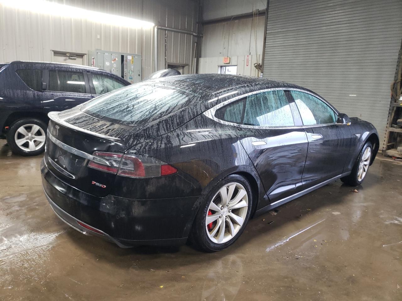 2015 TESLA MODEL S P8 - Фото 3