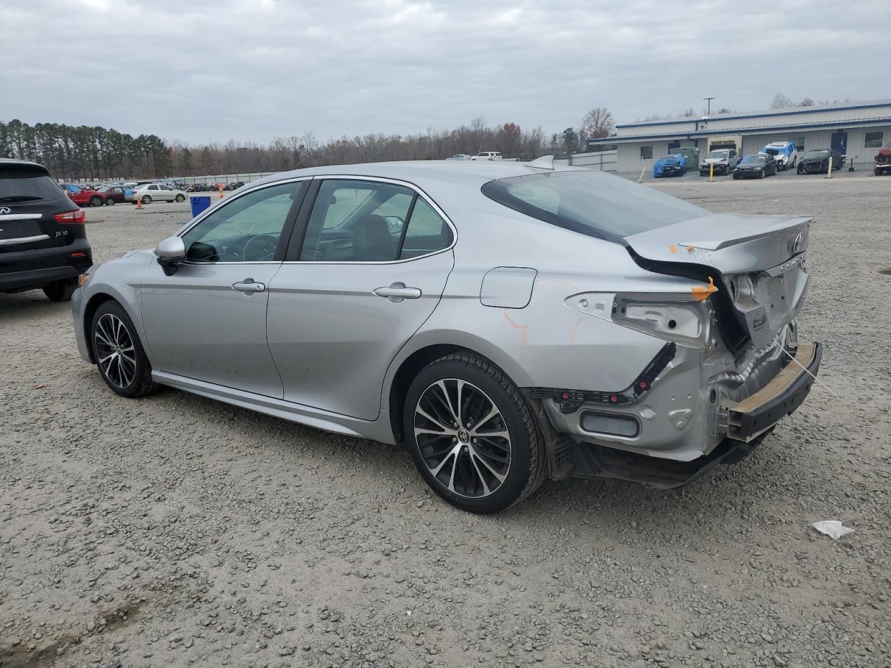 2020 TOYOTA CAMRY SE - Фото 2