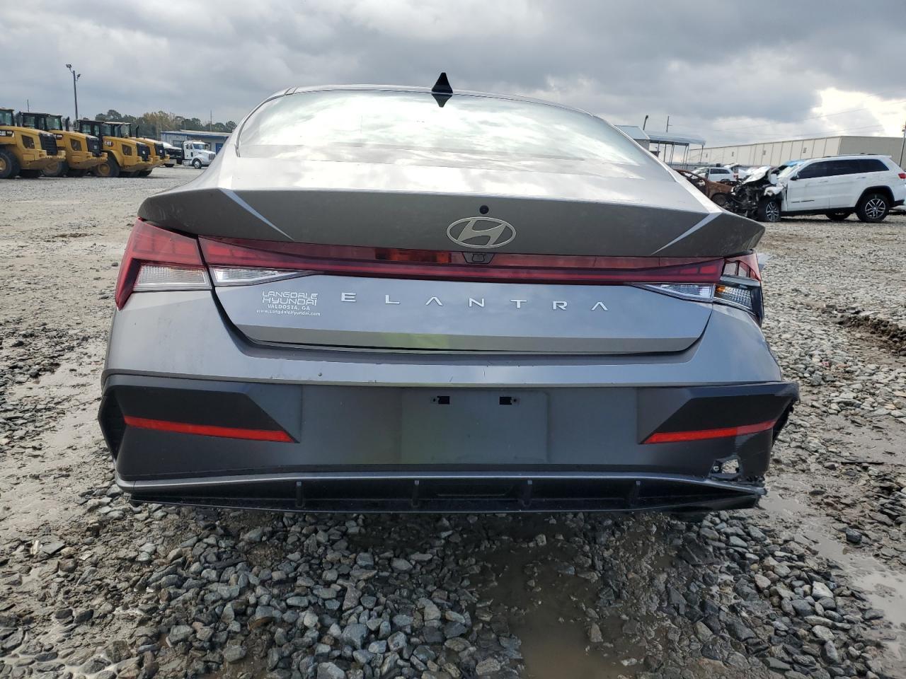 2024 HYUNDAI ELANTRA SE - Фото 6