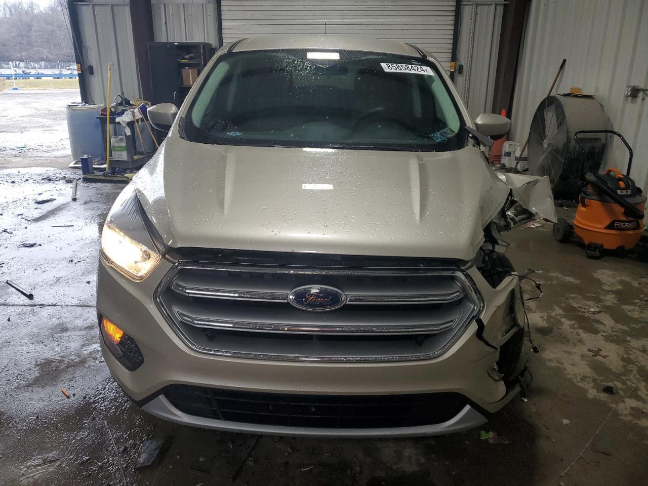 2017 FORD ESCAPE SE - Image 5