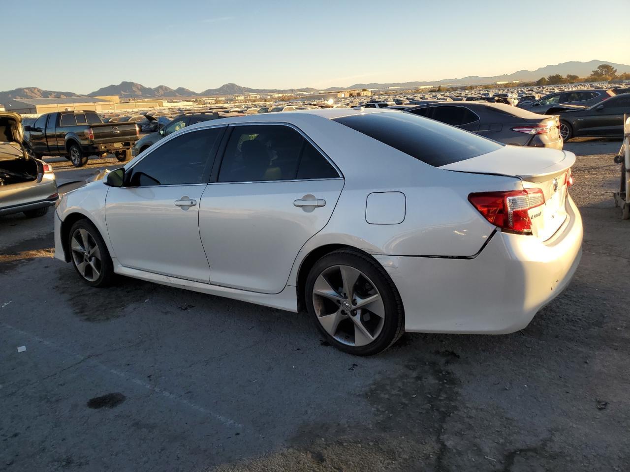 2012 TOYOTA CAMRY BASE - Фото 2