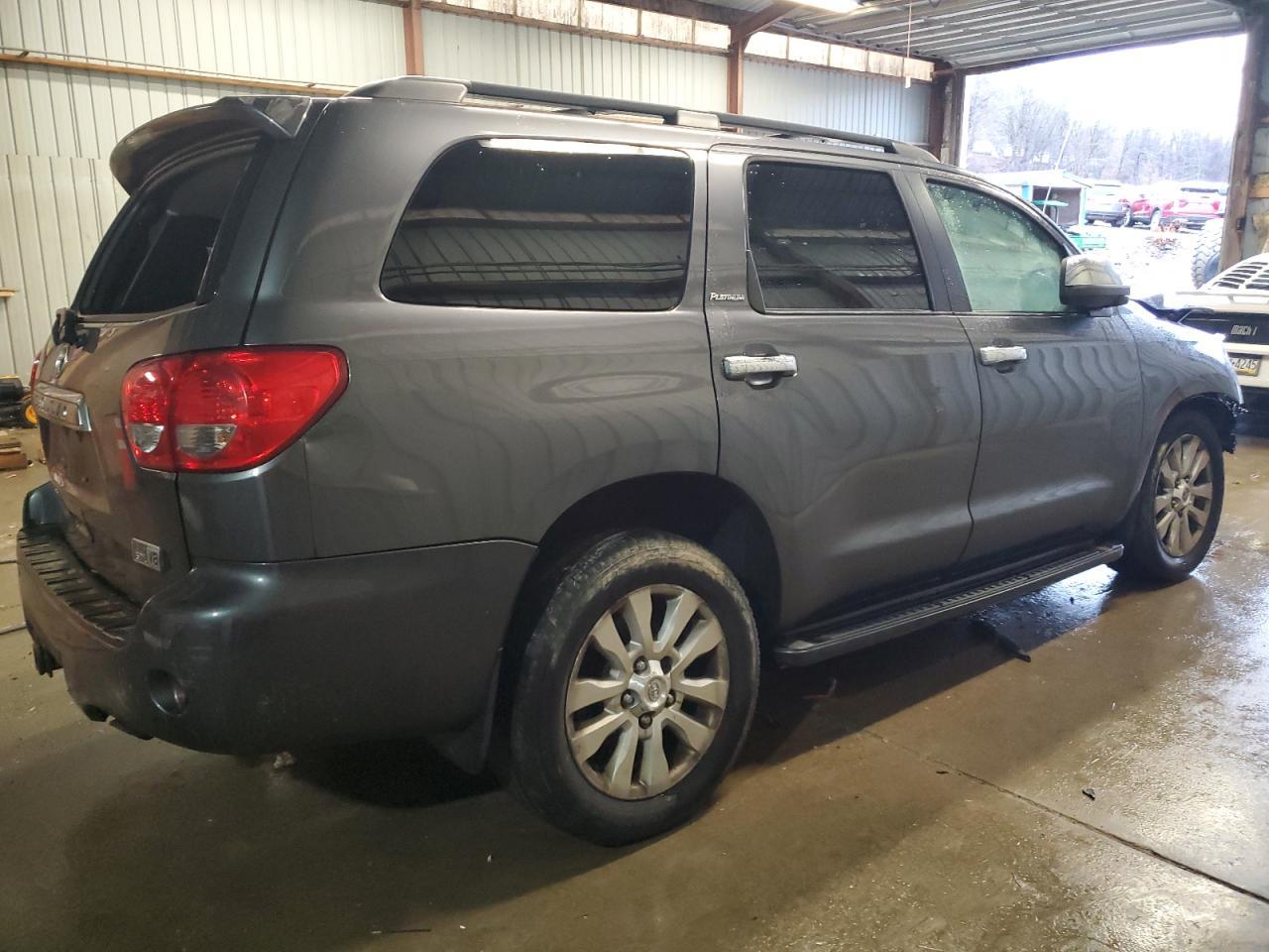 2016 TOYOTA SEQUOIA PL - Image 3