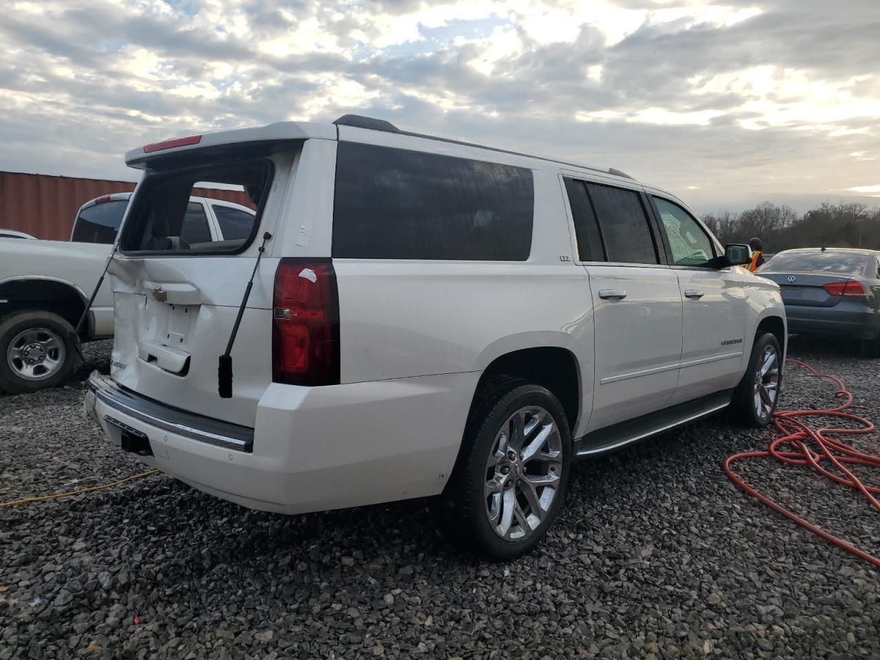 2016 CHEVROLET SUBURBAN C - Фото 3