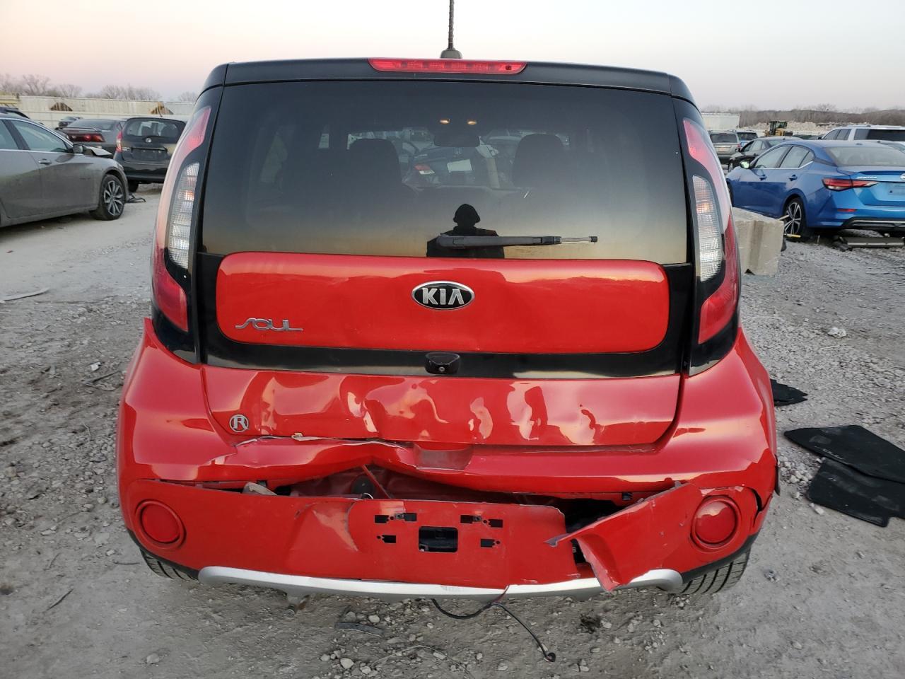 2017 KIA SOUL + - Image 6