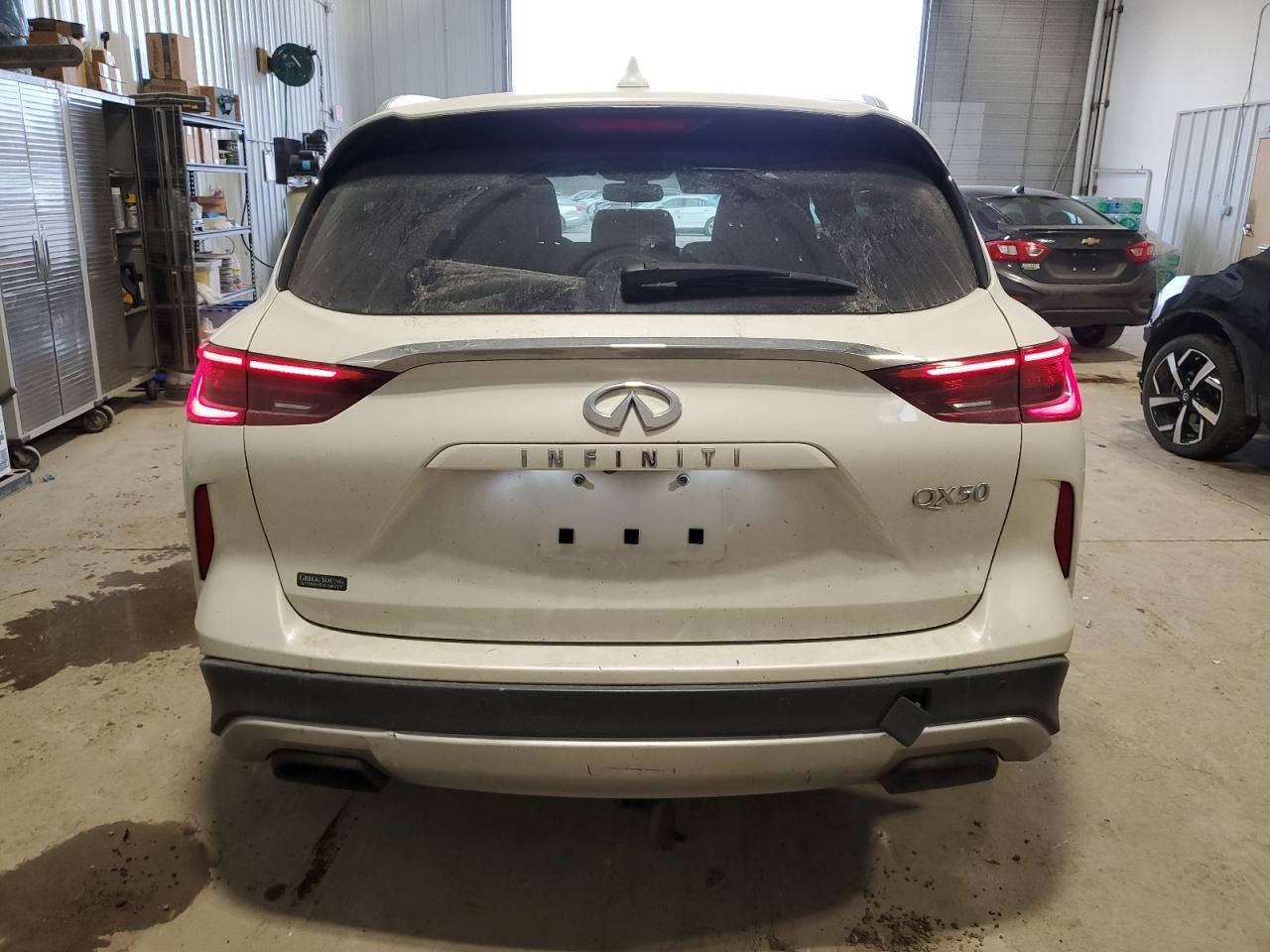 2019 INFINITI QX50 ESSEN - Image 6