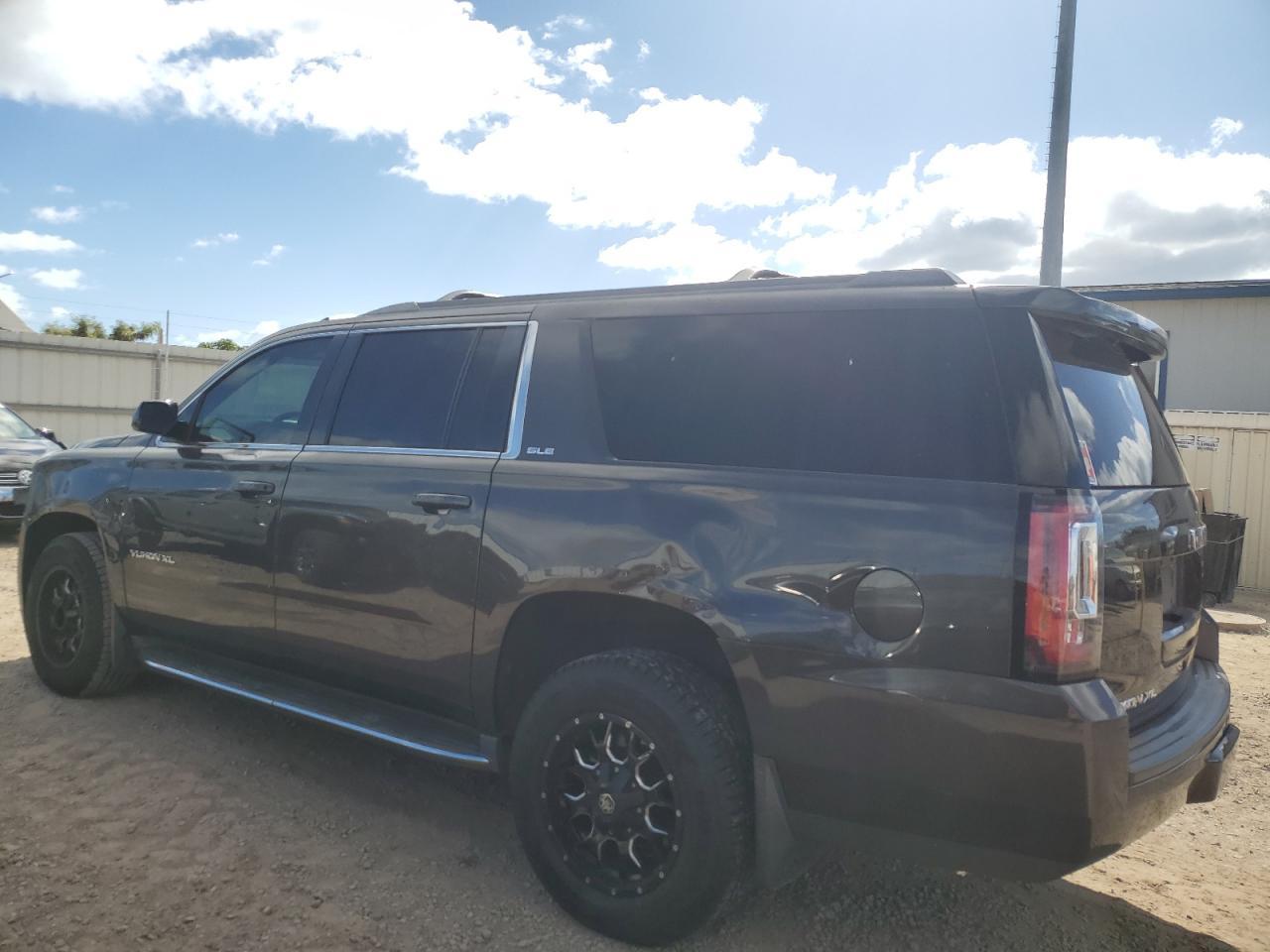 2016 GMC YUKON XL K - Image 2
