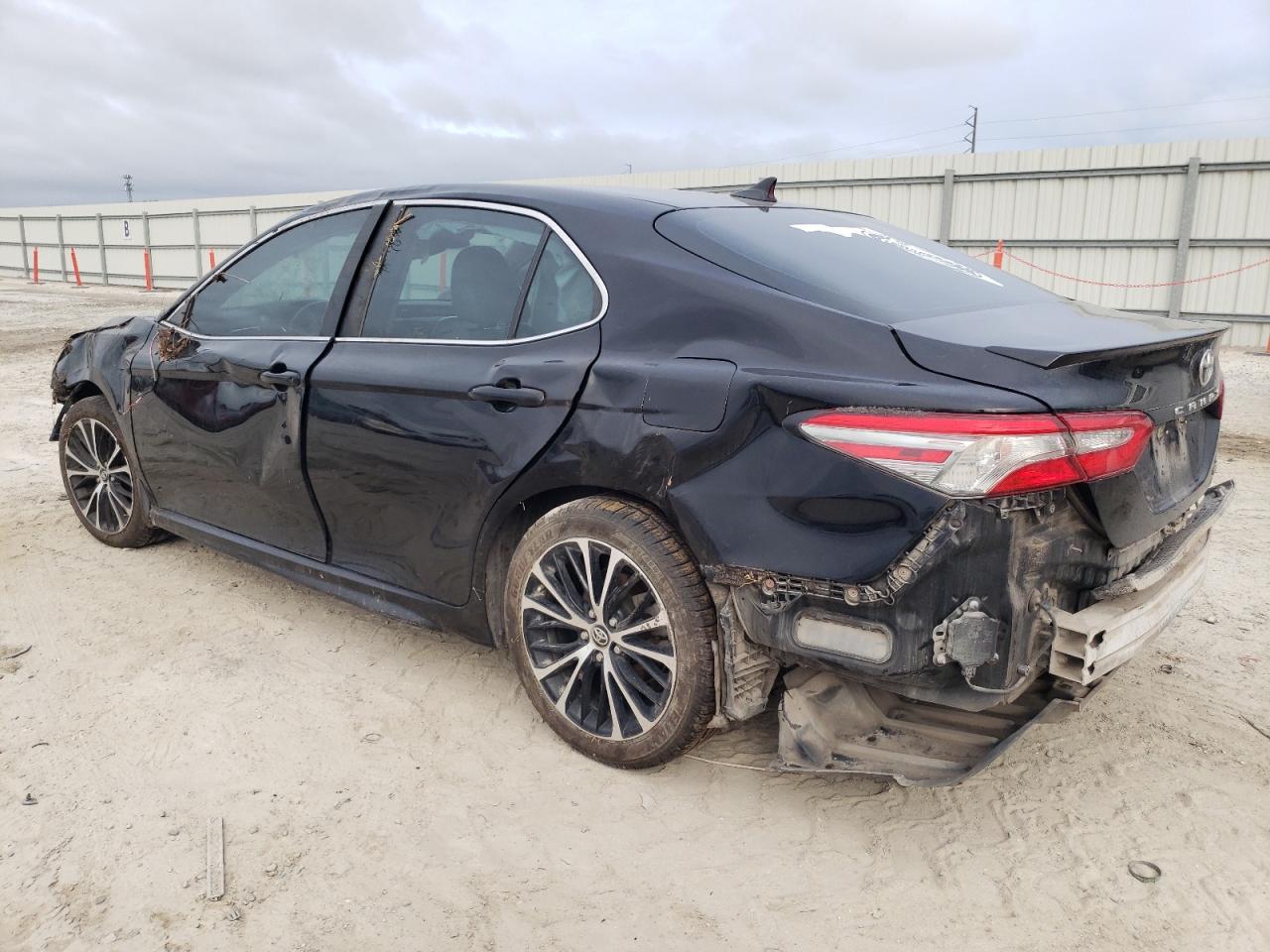 2018 TOYOTA CAMRY L - Фото 2