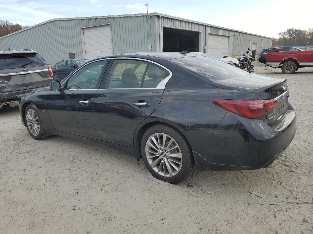 2018 INFINITI Q50 LUXE - Фото 2