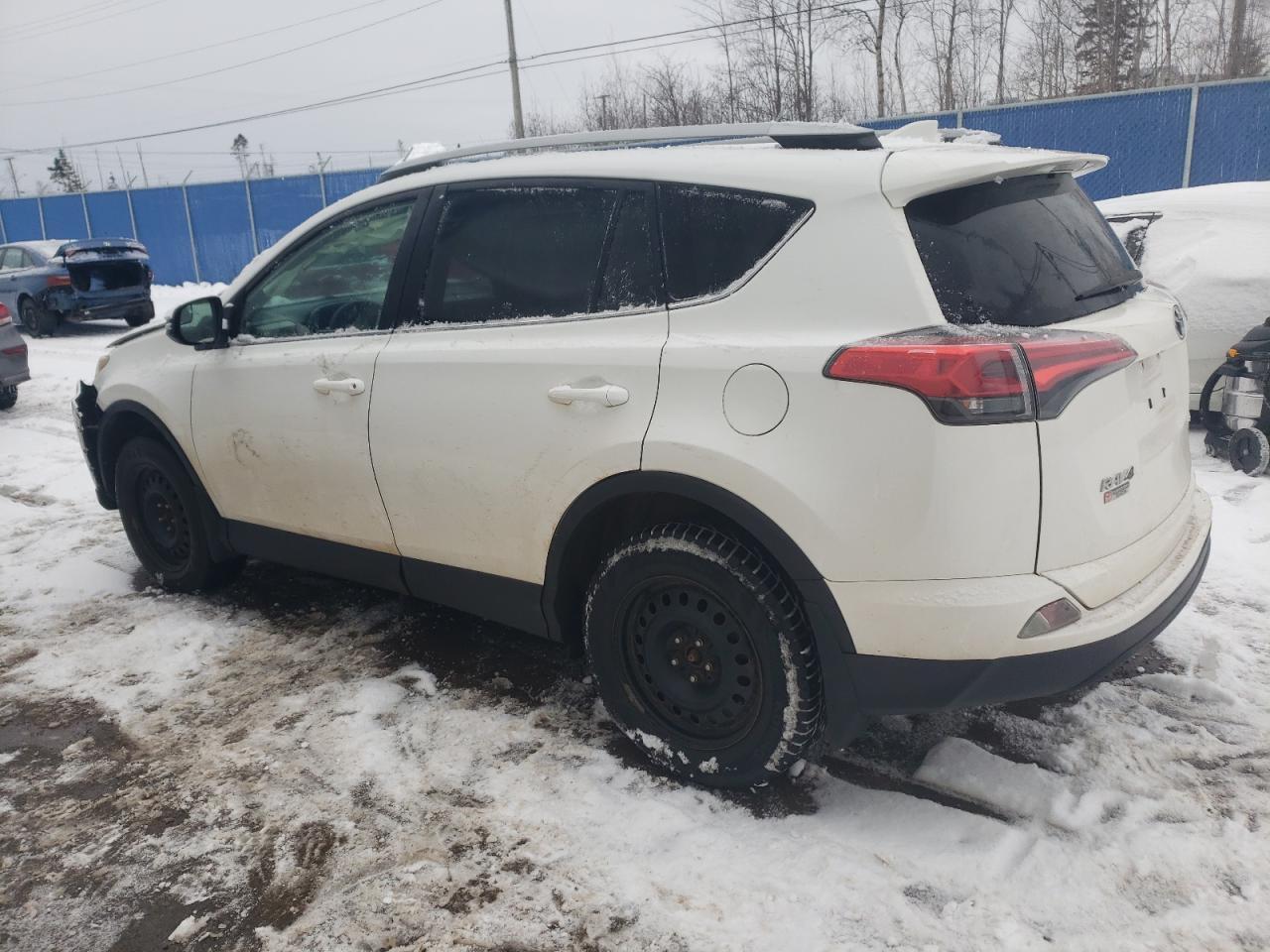 2017 TOYOTA RAV4 LE - Фото 2