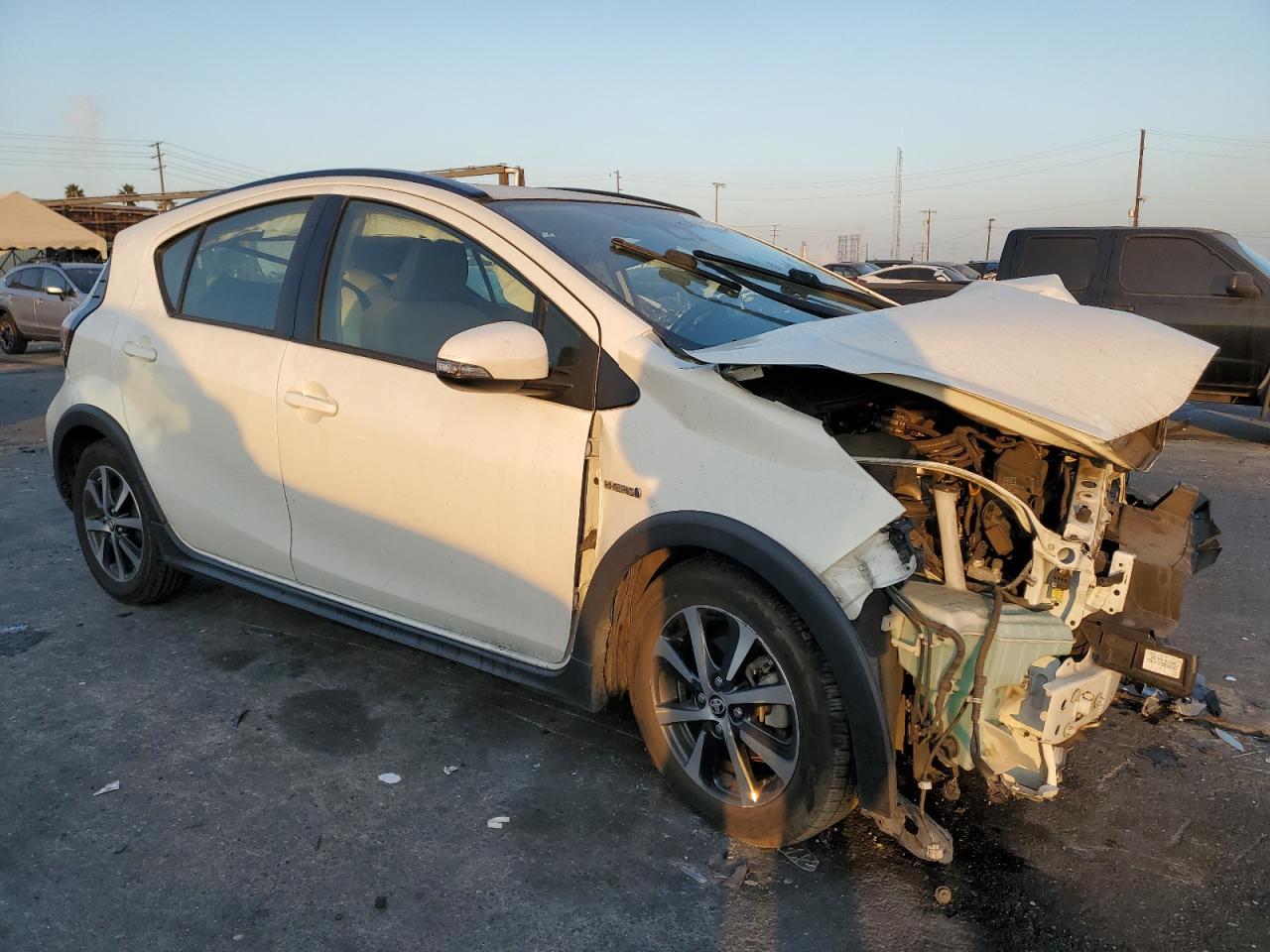 2018 TOYOTA PRIUS C - Фото 4