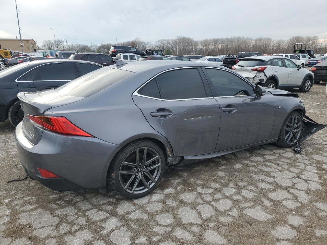 2018 LEXUS IS 300 - Фото 3