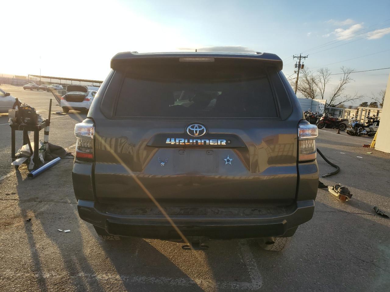 2018 TOYOTA 4RUNNER SR - Фото 6