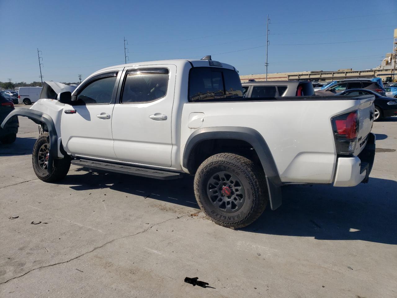 2017 TOYOTA TACOMA DOU - Фото 2