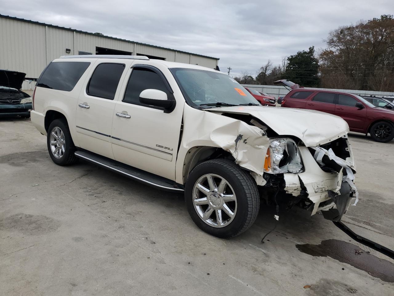 2012 GMC YUKON XL D - Image 4