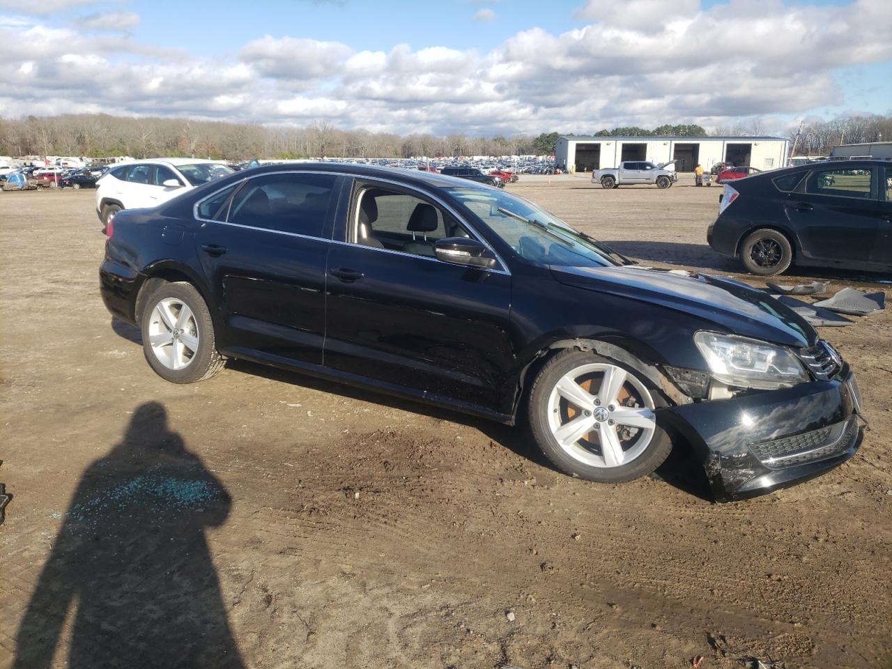 2013 VOLKSWAGEN PASSAT SE - Image 4
