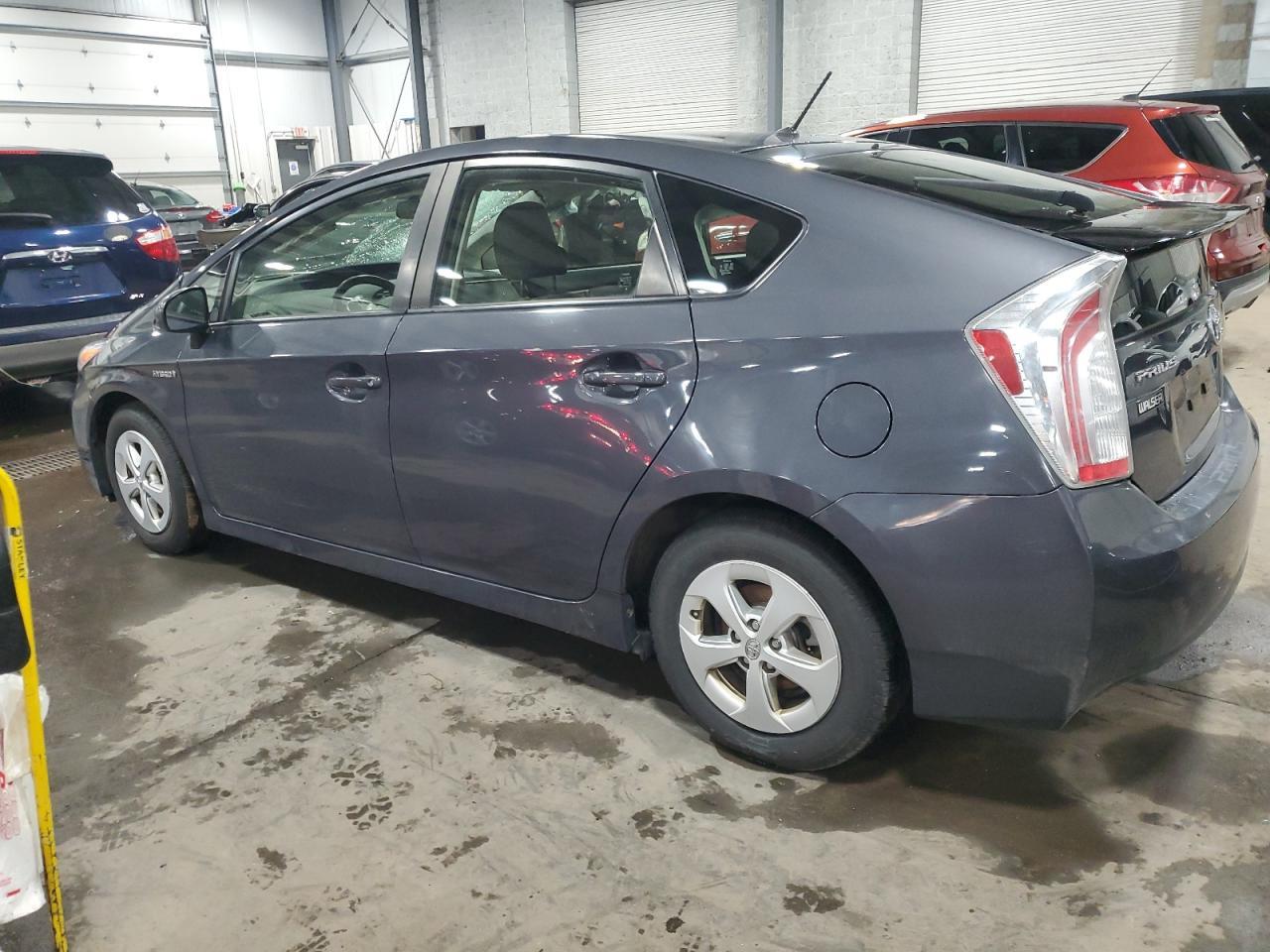2015 TOYOTA PRIUS - Image 2