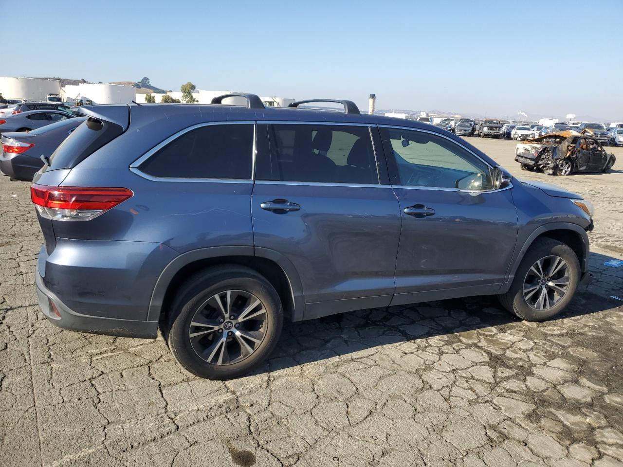 2019 TOYOTA HIGHLANDER - Image 3