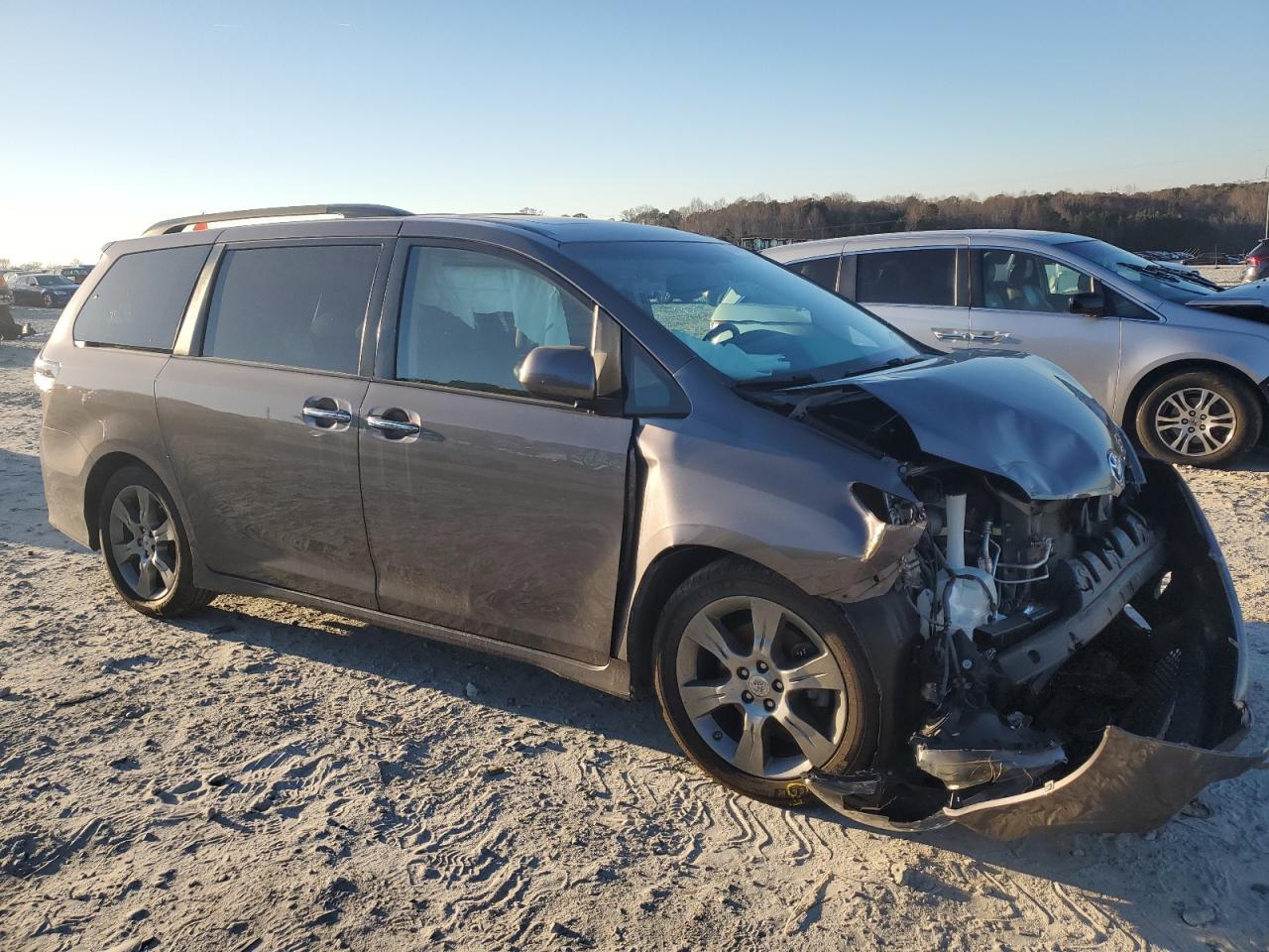 2015 TOYOTA SIENNA SPO - Image 4
