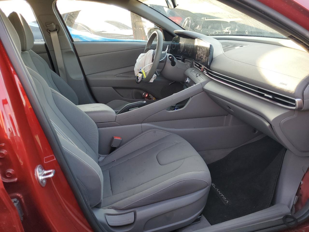 2024 HYUNDAI ELANTRA SE - Фото 7